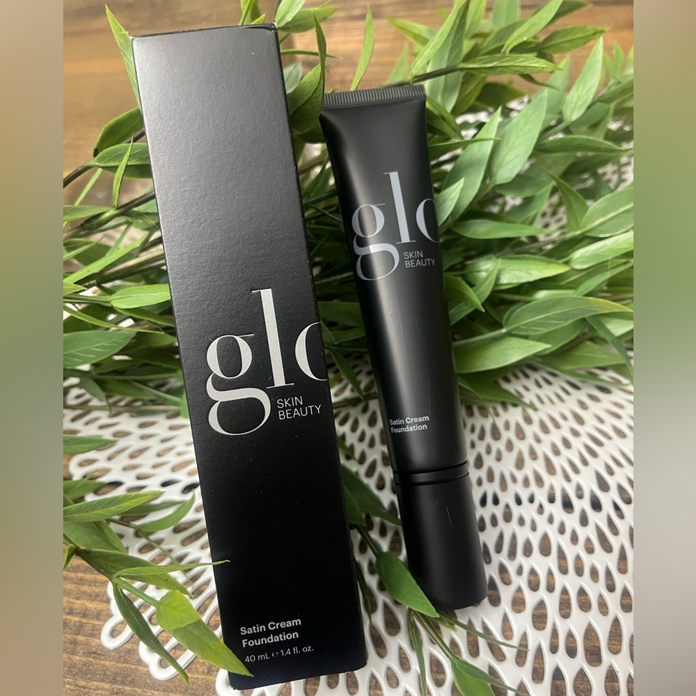 Glo Skin Beauty Satin Cream Foundation - Beige Light - Picture 2 of 3